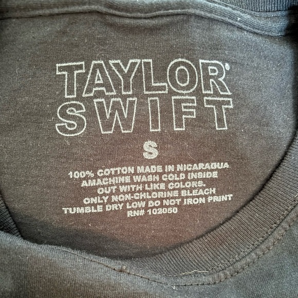Black Flower Cropped Long Sleeve Tee | Official Taylor Swift Merch - Picture 3 of 6